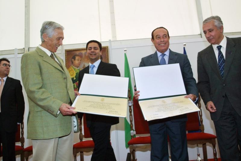 Homenaje en 2004 a Curro Romero y Paco Camino, que recibieron el título de Hijos Predilectos de Camas
