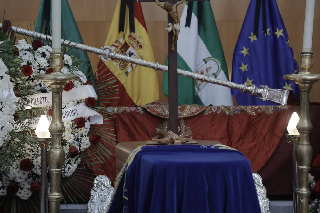 Capilla ardiente del torero Paco Camino en el Ayuntamiento de Camas