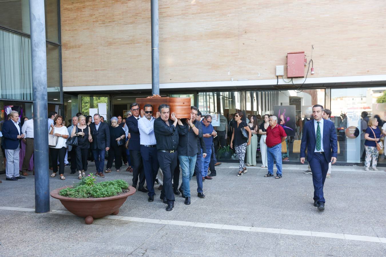 Entierro del torero Paco Camino en Camas