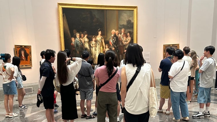 El grupo de turistas japoneses durante su visita por el Prado