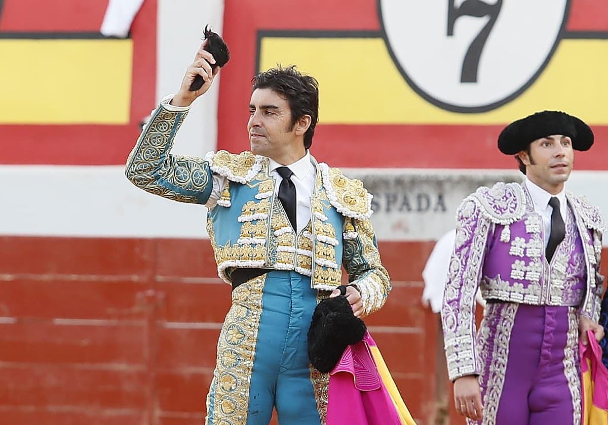 Perera con la oreja del quinto