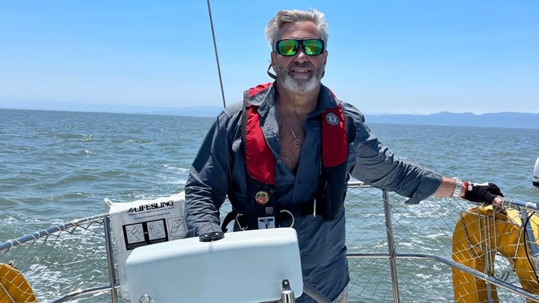 José Luis Torres en el mar, donde llega a pasar 90 días seguidos