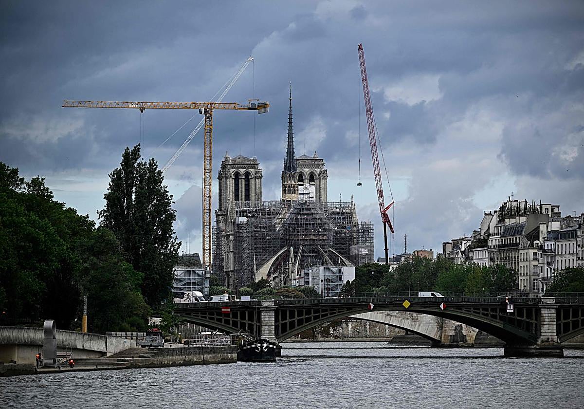 El misterio centenario del sarcófago de plomo de Notre Dame, más cerca de resolverse