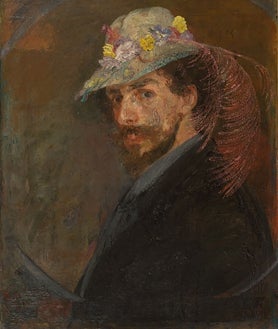 Imagen secundaria 2 - Arriba, James Ensor pintando en su estudio. Sobre estas líneas, a la izquierda, 'Las máscaras se enfrentan a la muerte', de Ensor, 1888, MoMA, Nueva York. A la derecha, 'Autorretrato con sombrero de flores', Mu.ZEE, Ostende 