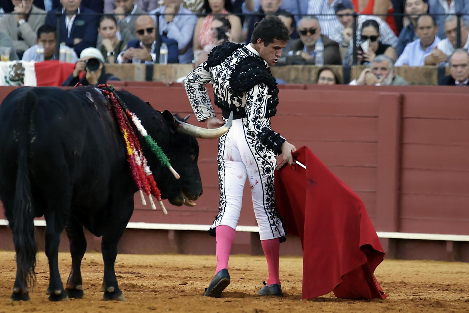Puerta del Príncipe para Alejandro Talavante: se fue la televisión, volvieron los excesos