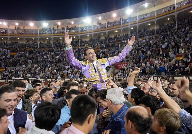 Enrique Ponce sube al paraíso de Madrid por quinta y última vez