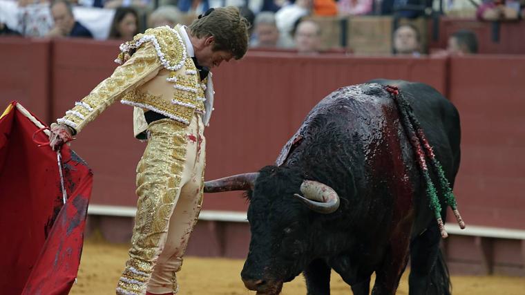 Borja quiere, pero no puede, en el gran derrape de Garcigrande