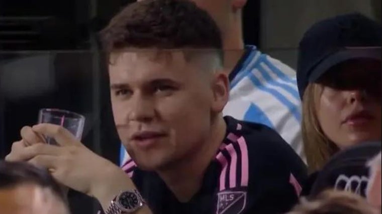 Bizarrap durante el partido
