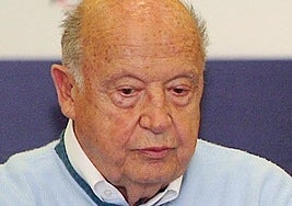 Muere a los 99 años el compositor y pianista griego Mimis Plessas