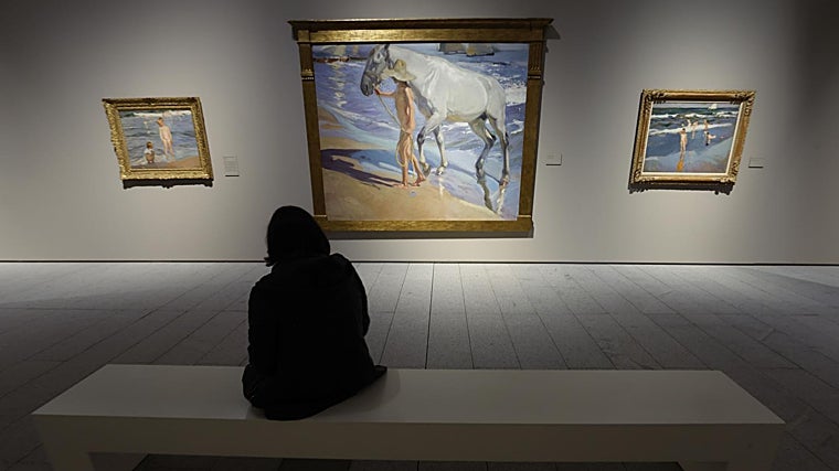 En el centro, 'El baño del caballo' (1909). Museo Sorolla, Madrid