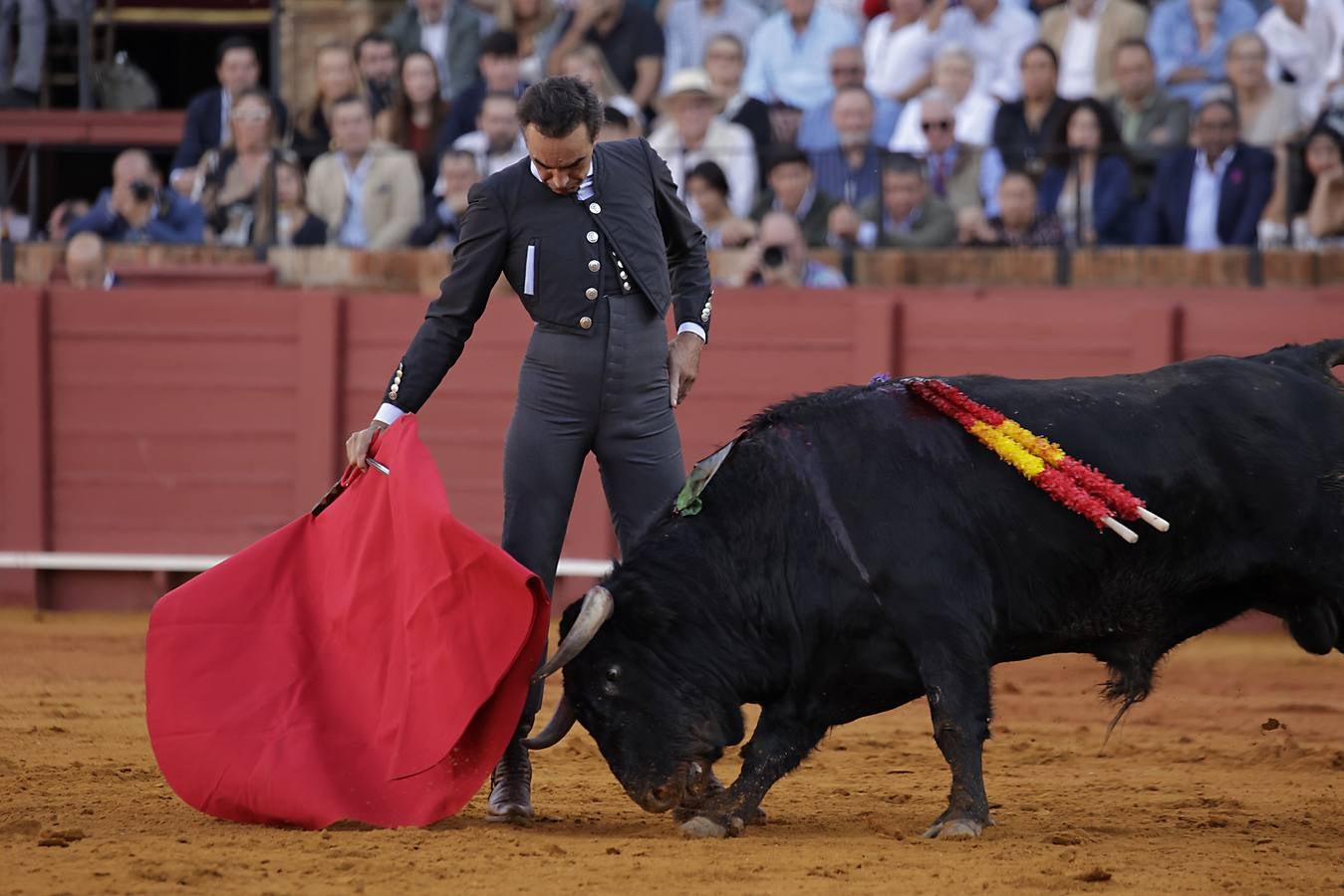 Imágenes del festival taurino a beneficio de Los Gitanos y que ha contado con la presencia de Curro Romero en los tendidos