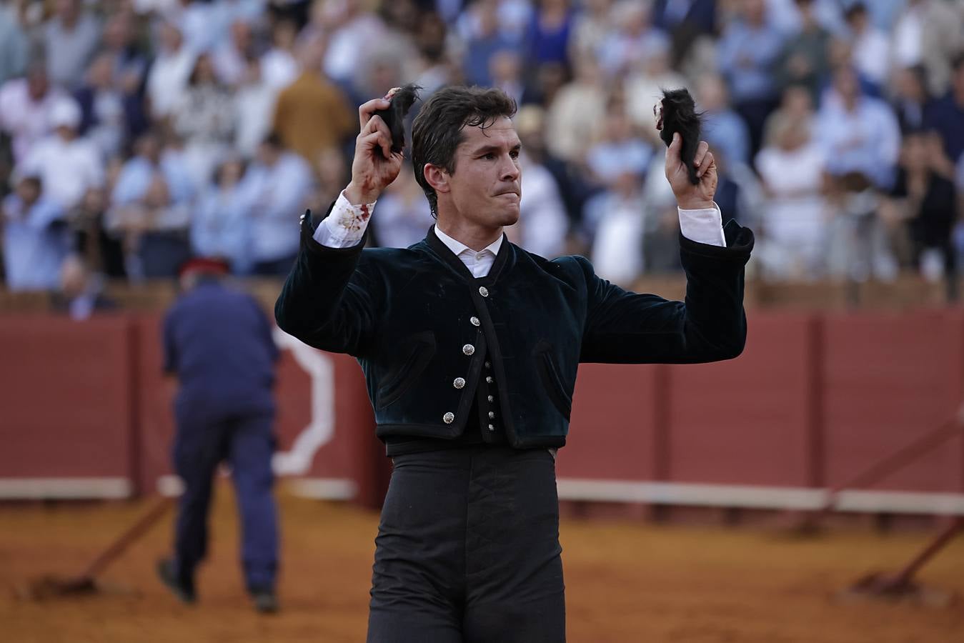 Imágenes del festival taurino a beneficio de Los Gitanos y que ha contado con la presencia de Curro Romero en los tendidos