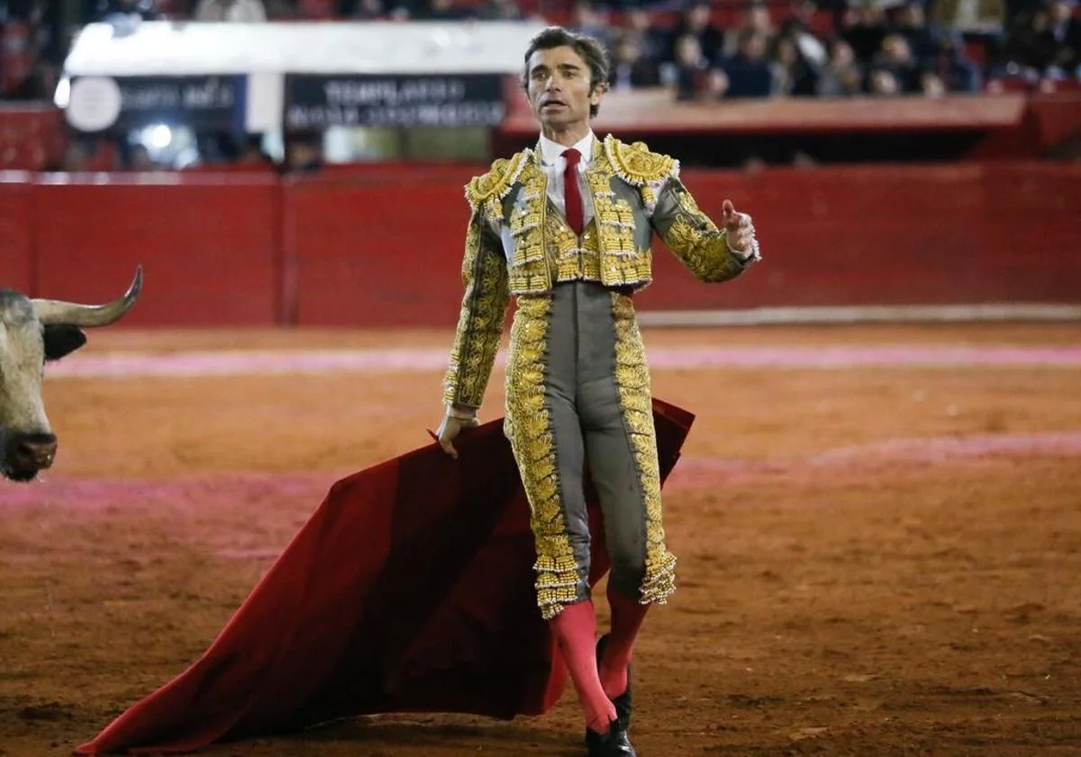 El torero español Fernando Robleño en una corrida en México