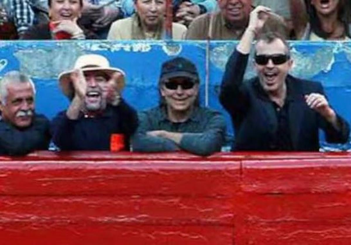 Joan Manuel Serrat, con Sabina y Miguel Bosé, en una tarde de toros con José Tomás