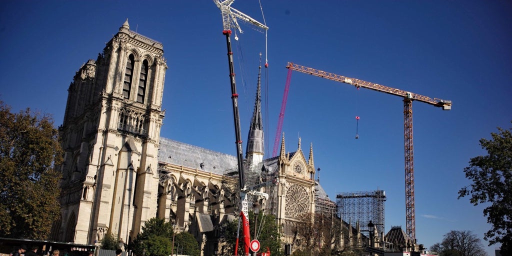 フランス、ノートルダム大聖堂への入場料を徴収する研究