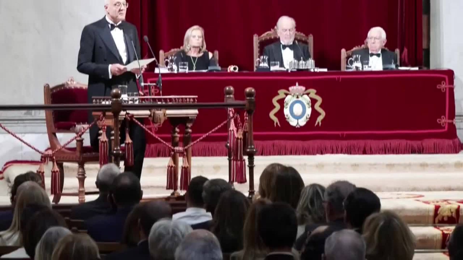 El filólogo granadino Pedro Cátedra ya ocupa la silla A de la RAE