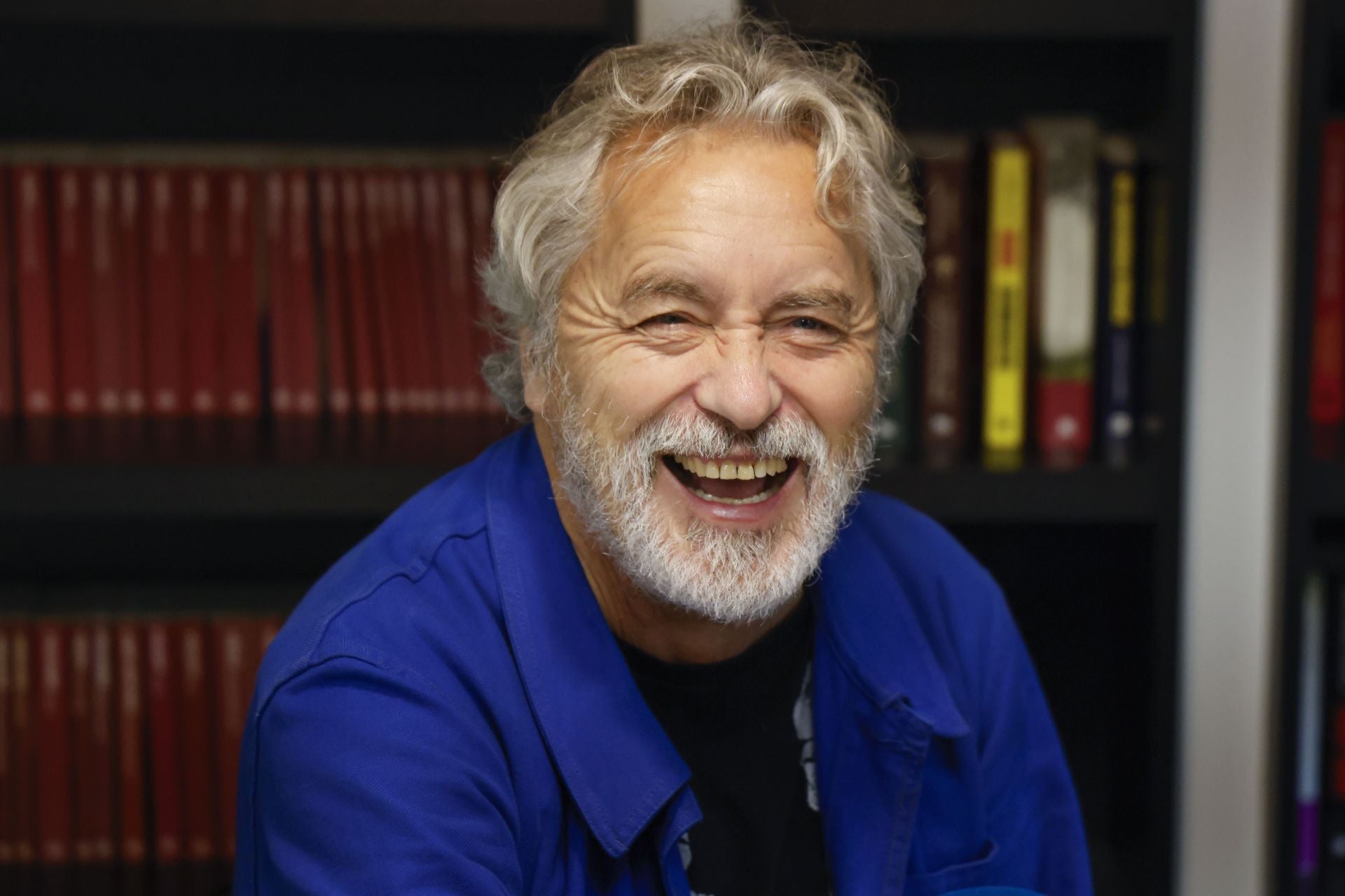 Manuel Rivas, “vicdanları harekete geçiren kalemi” nedeniyle İspanyol Edebiyatı Ulusal Ödülü