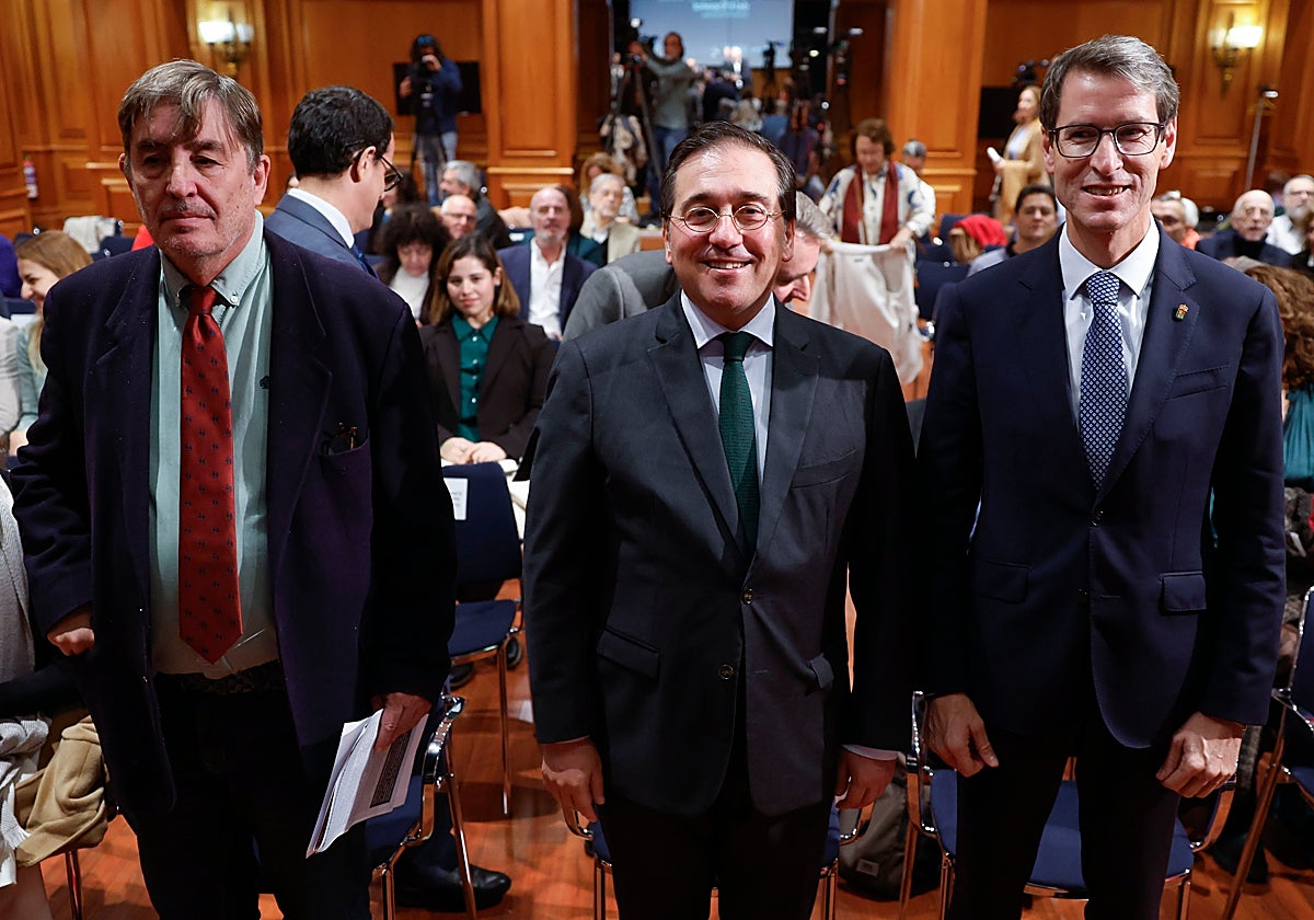 Luis García Montero, José Manuel Albares y Gonzalo Capellán