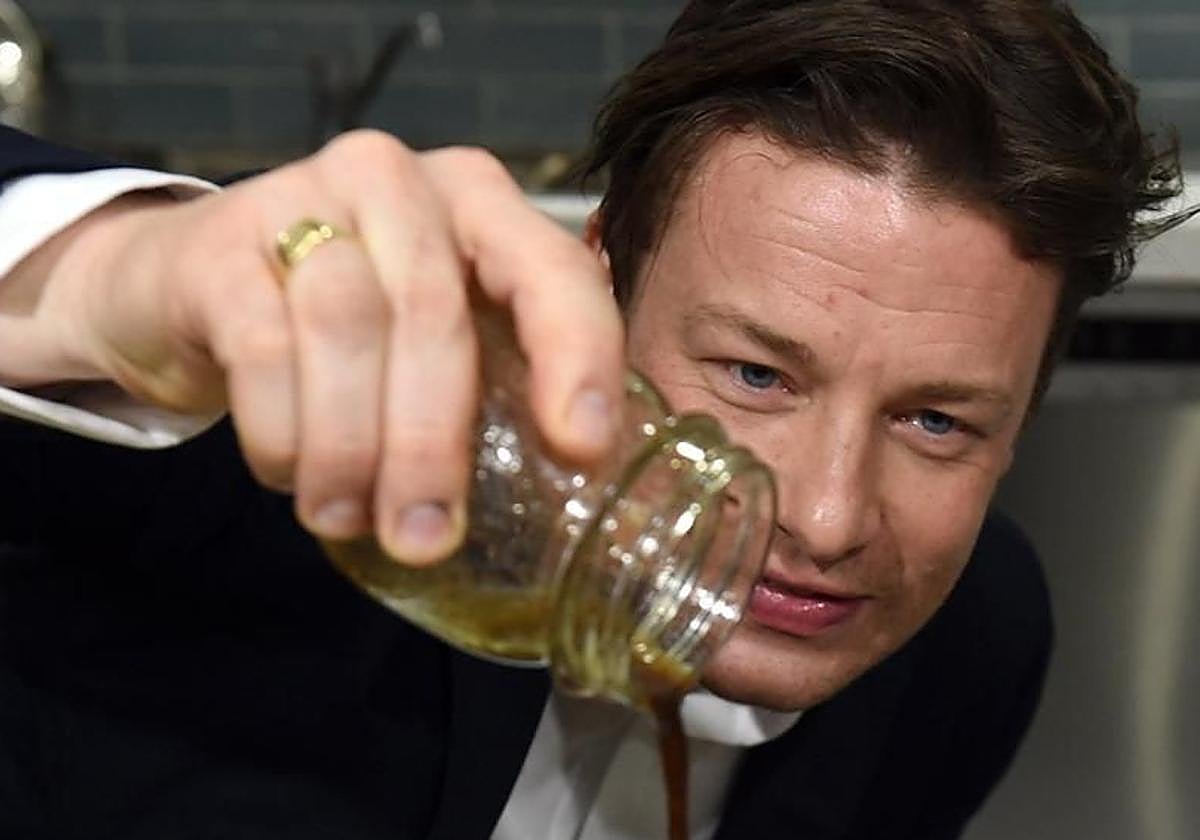 Şef Jamie Oliver, yerli Avustralya vizyonu nedeniyle eleştirilere maruz kaldıktan sonra çocuk kitabını kitapçılardan geri çekti