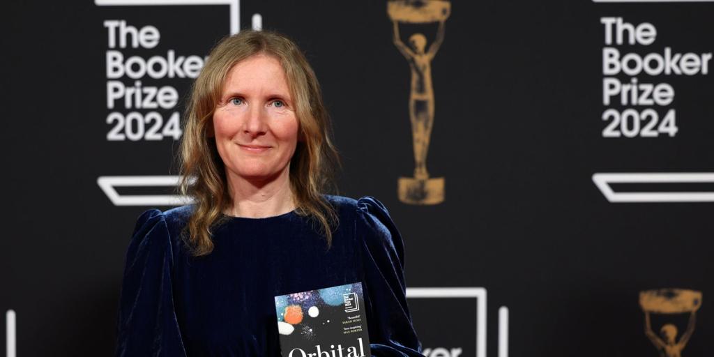 Samantha Harvey, Dünya'nın kırılganlığı üzerine uzaydan bir yansımayla Booker ödülünü kazandı