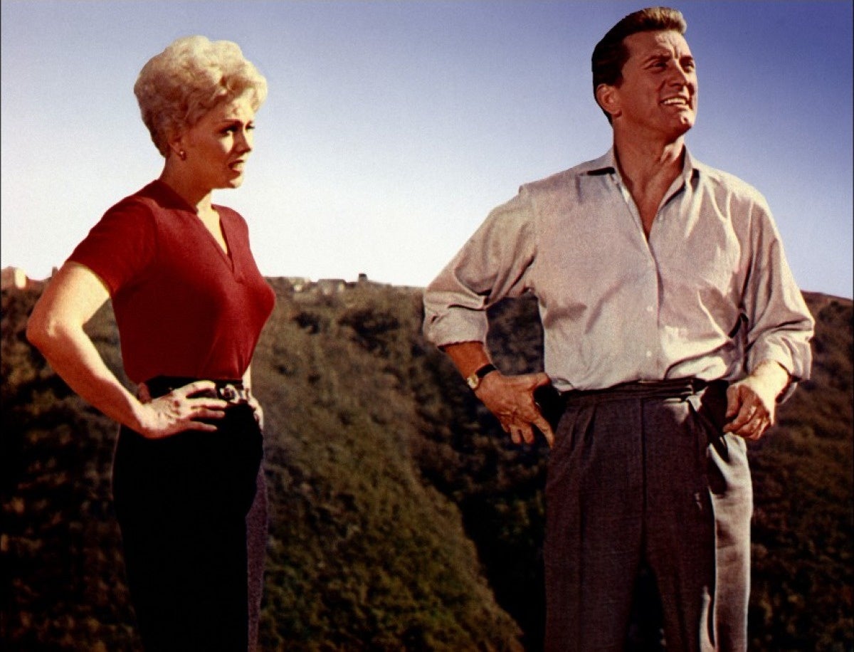 Kim Novak y Kirk Douglas, protagonistas de 'Un extraño en mi vida' (1960), de Richard Quine