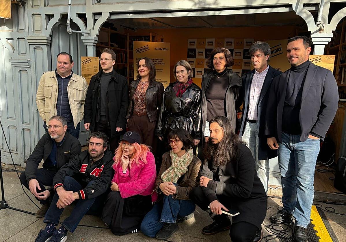 La concejala de Cultura, Turismo y Deporte del Ayuntamiento de Madrid con los diferentes participantes en la iniciativa