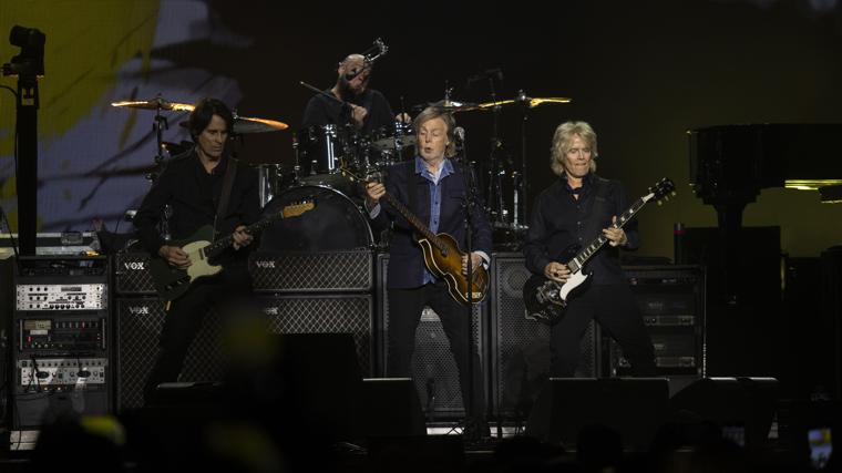 El mítico exBeatle junto a su banda, en Madrid