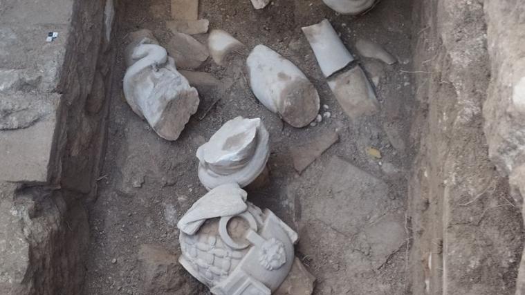 Otros fragmentos escultóricos hallados junto al torso de Hermes