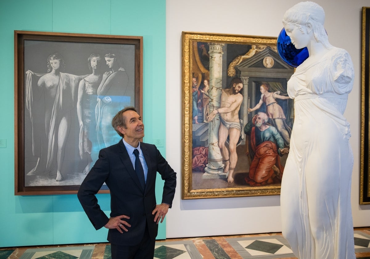 Koons, ante una de sus obras en La Alhambra