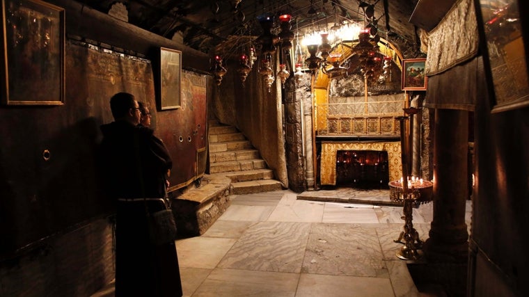 Interior de la basílica de la Natividad, donde la tradición cristiana sitúa el nacimiento de Jesús