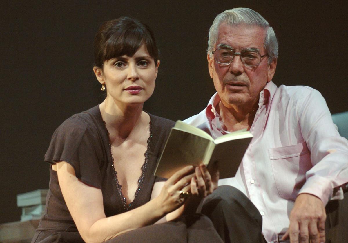 Aitana Sánchez-Gijón con Vargas Llosa en 'La verdad de las mentiras'