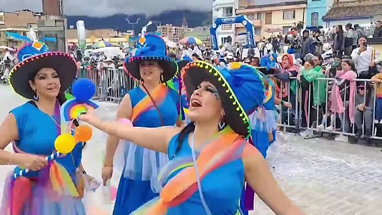 La familia Castañeda y los juegos, tradiciones del carnaval de Negros y Blancos de Colombia