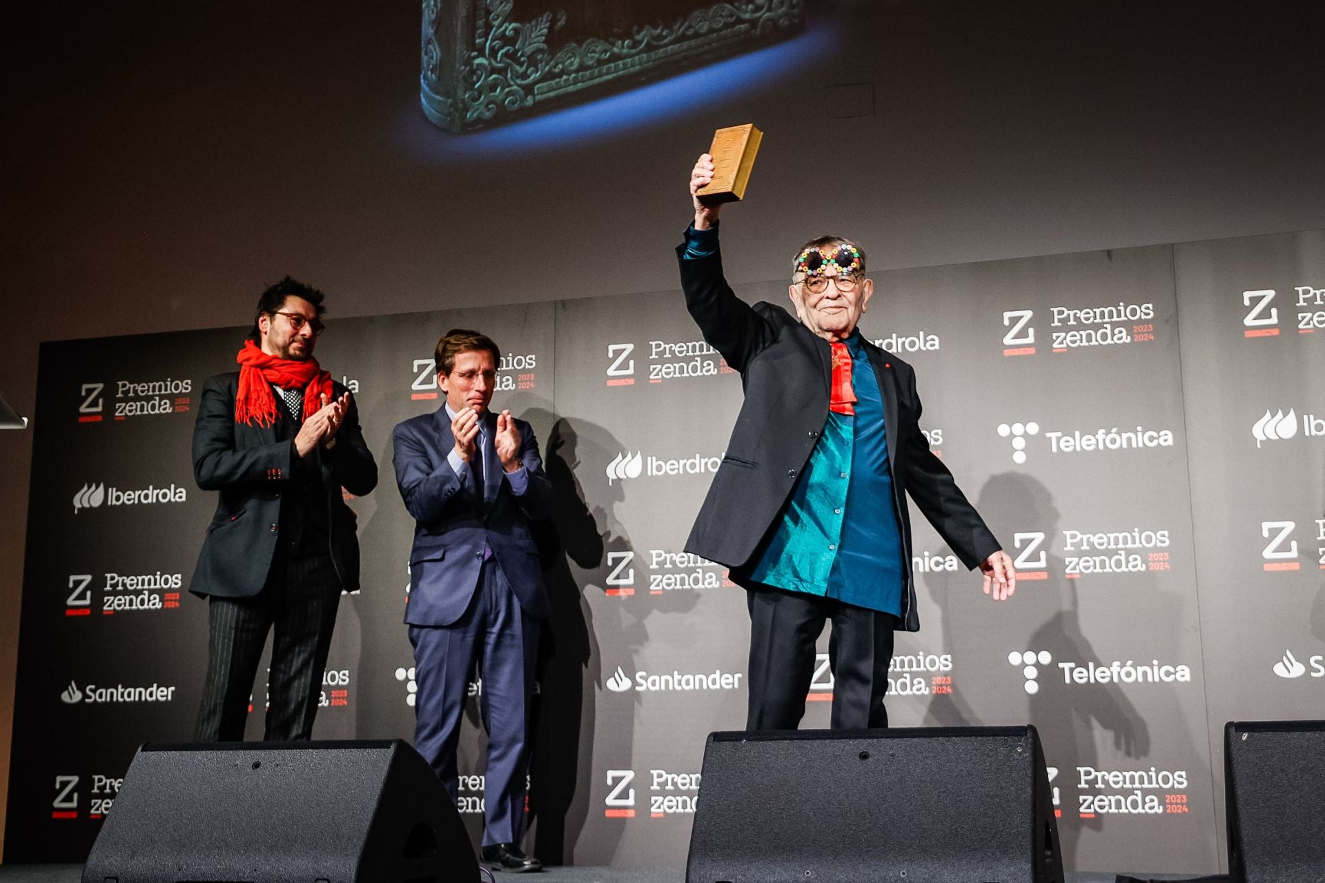 El dramaturgo y poeta Fernando Arrabal ha recibido el Premio Zenda de Honor