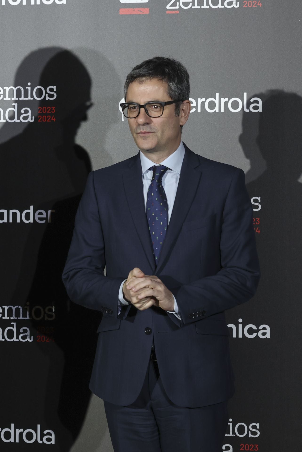 El ministro de la Presidencia, Justicia y Relaciones con las Cortes de España, Félix Bolaños, posa a su llegada al photocall de los Premios Zenda