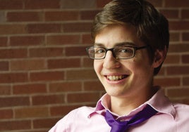 Se llama Simon Rich