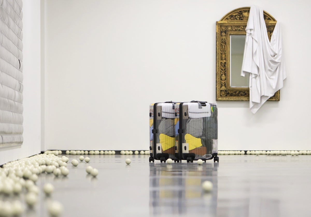 Detalle del montaje de la muestra de Ryan Gander en Cáceres