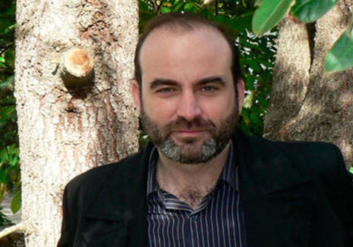 Ernesto Pérez Zúñiga es novelista y poeta