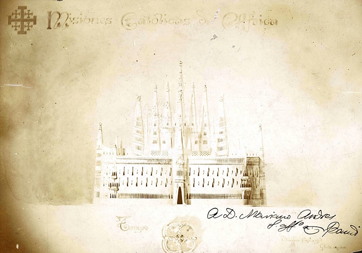 Único plano que se conserva del proyecto de Gaudí, del año 1892. Aparece la firma del arquitecto