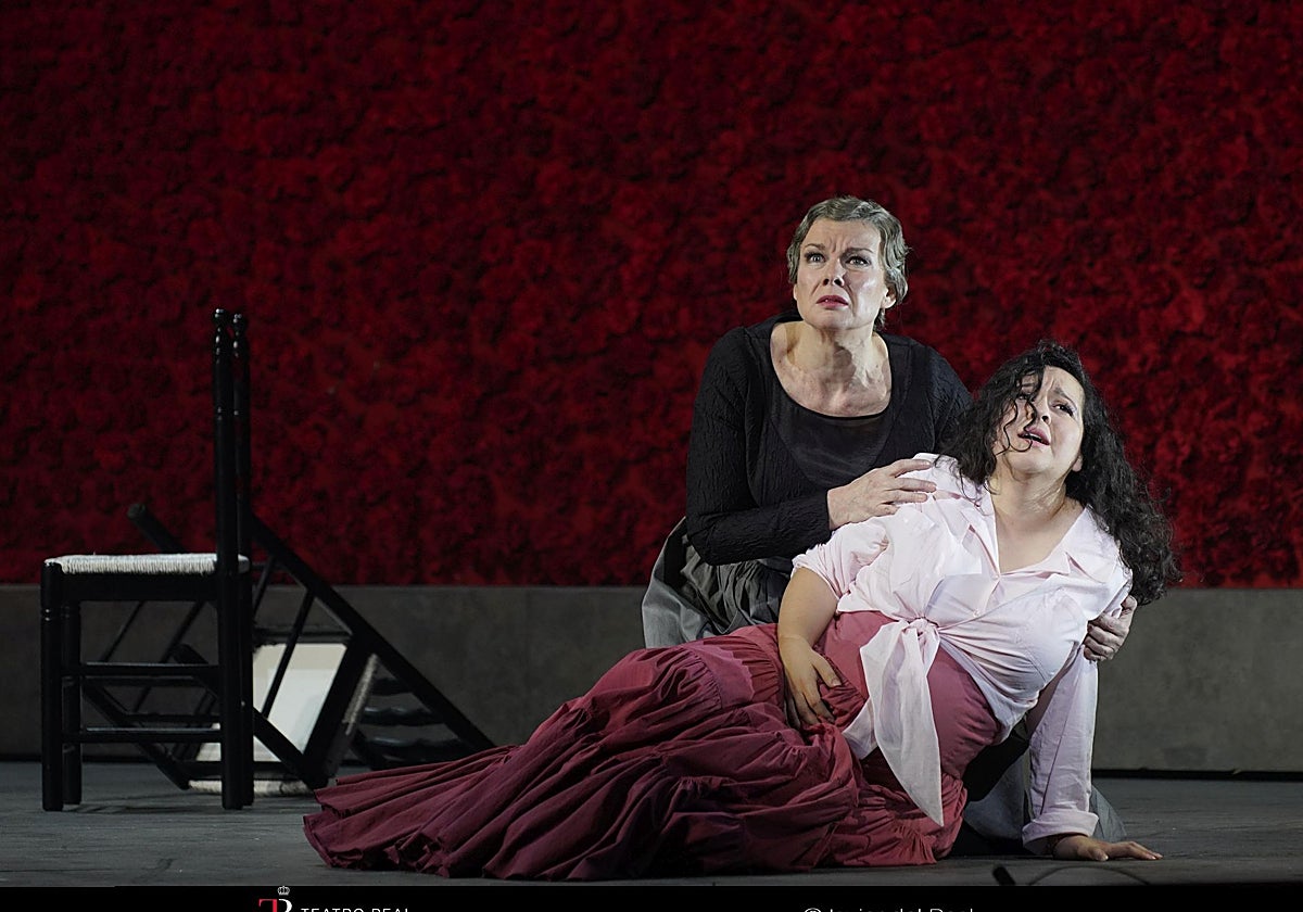 Adiriana González y Ana Ibarra, en 'La vida breve'