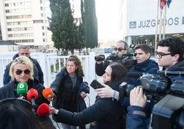 Un juzgado avala la estancia en España por estudios de una becaria de Nacho Cano