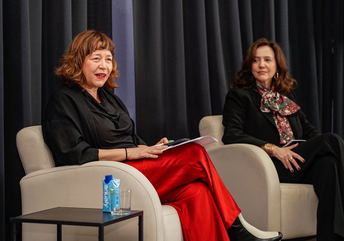 Maribel López, directora de ARCOmadrid, y Arancha Priede, directora general de negocio ferial y congresos de Ifema, durante la presentación de la feria en el Círculo de Bellas Artes