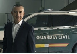 Lorenzo Silva: «España no está siendo generosa con la Guardia Civil»