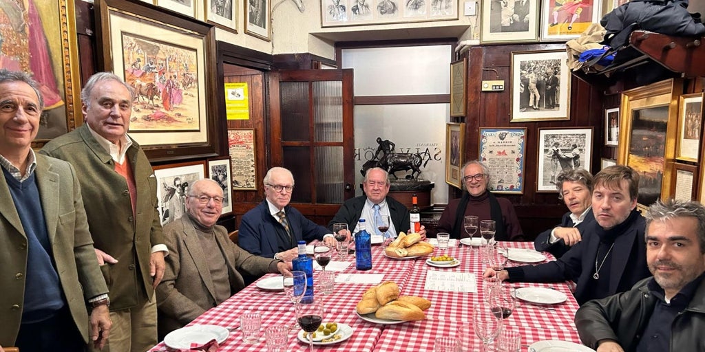 La cena en la que Albert Serra cuenta el 'making of' de 'Tardes de soledad'