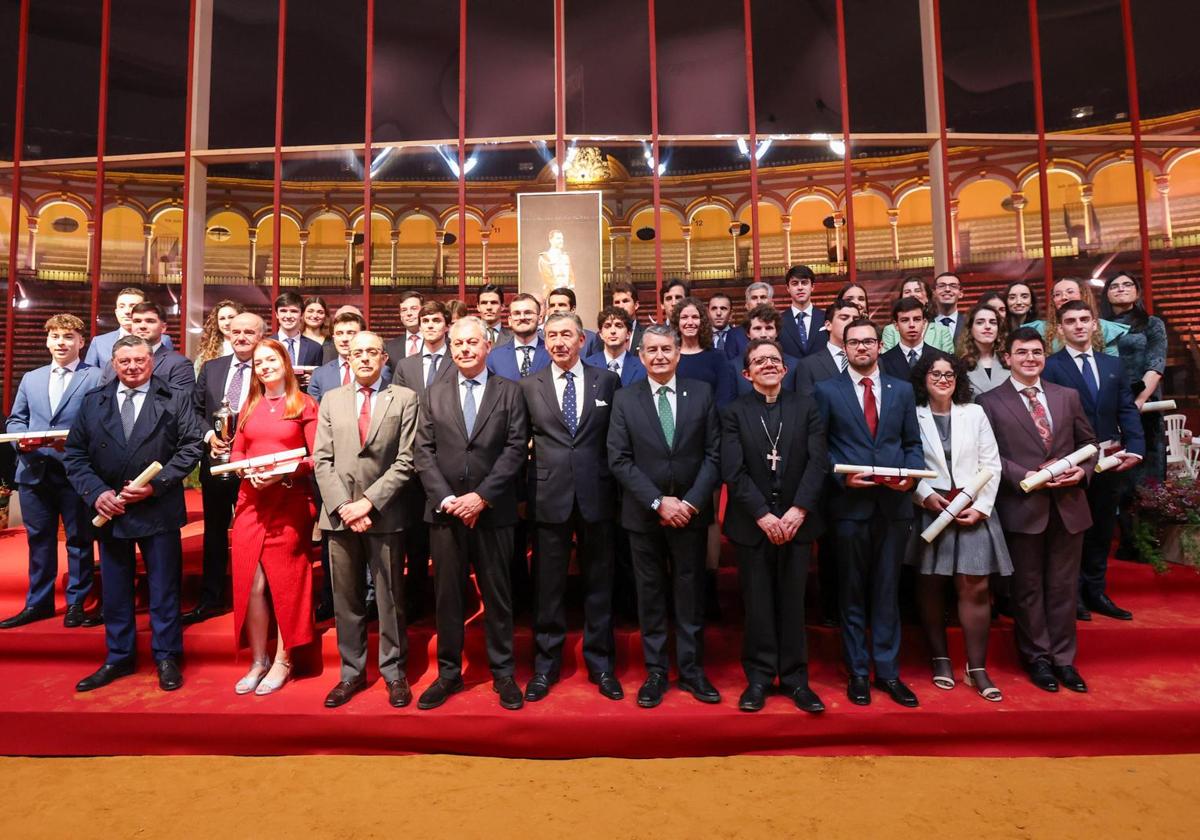 Foto de familia en la Maestranza