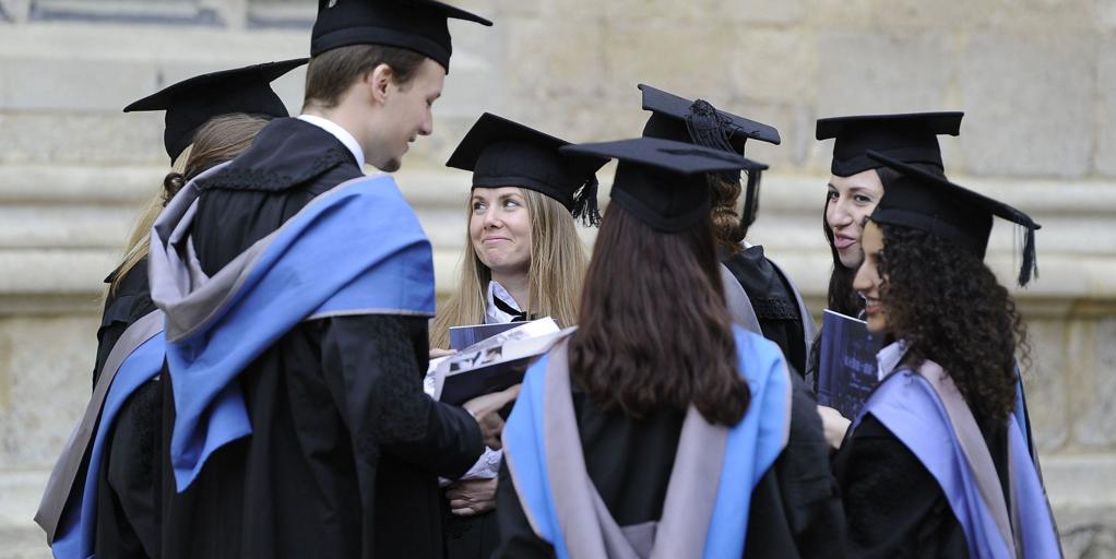 La Universidad de Oxford inventa la declinación por género en las ceremonias en latín para personas no binarias