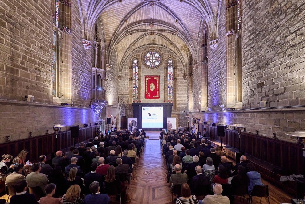 Galería | El director de ABC, Julián Quirós, galardonado con el premio José Javier Uranga