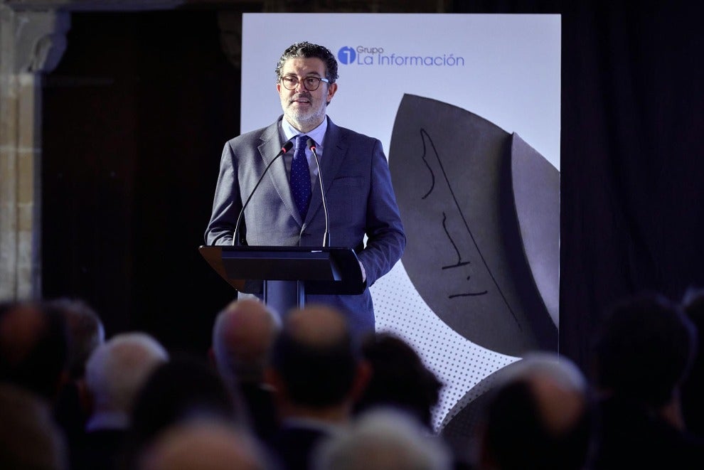 Galería | El director de ABC, Julián Quirós, galardonado con el premio José Javier Uranga