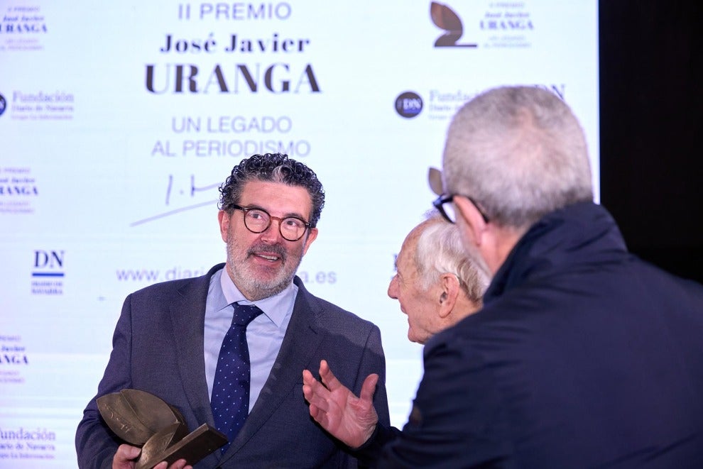 Galería | El director de ABC, Julián Quirós, galardonado con el premio José Javier Uranga