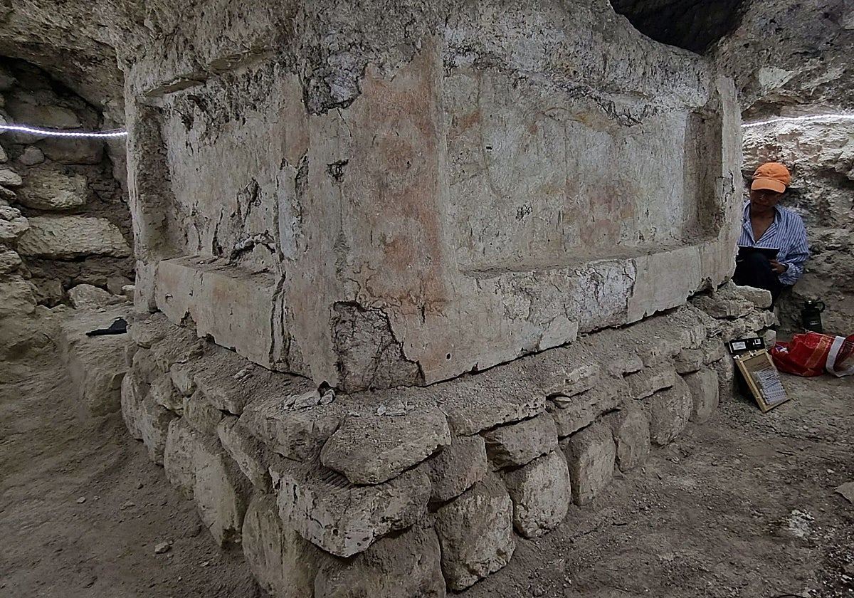 El altar con murales teotihuacanos descubierto en la ciudad maya de Tikal