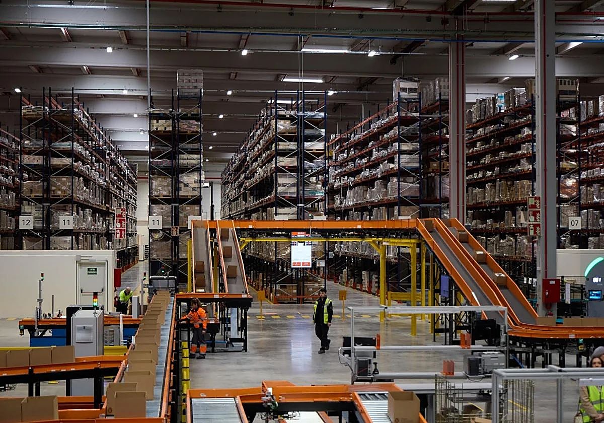 Interior del nuevo centro de distribución de Penguin Random House en Cerdanyola